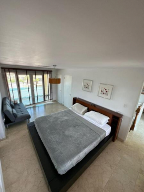 Large 7 bedrooms with 6 bathrooms Villa with private pool near Palm Beach